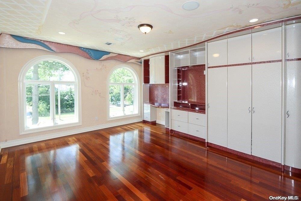 382 I U Willets Road, Roslyn Heights, NY 11577