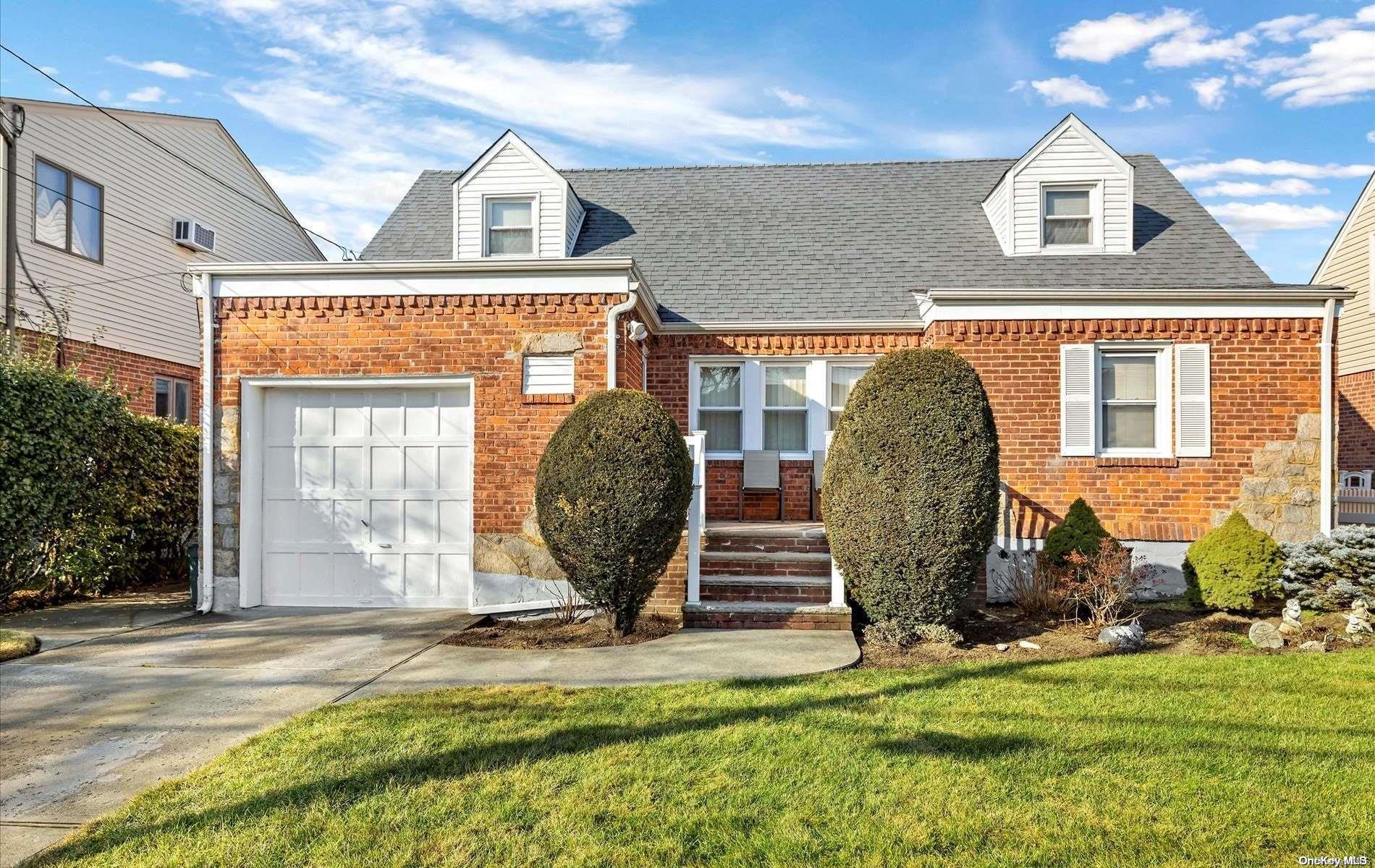 35 William Street, Valley Stream, NY 11580