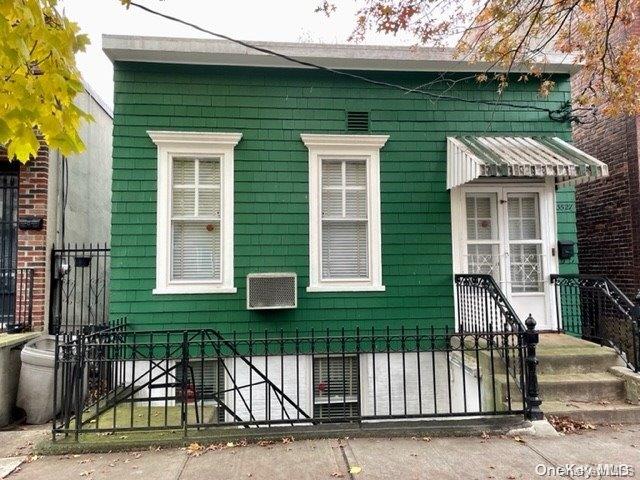 35-27 10th Street, Long Island City, NY 11106