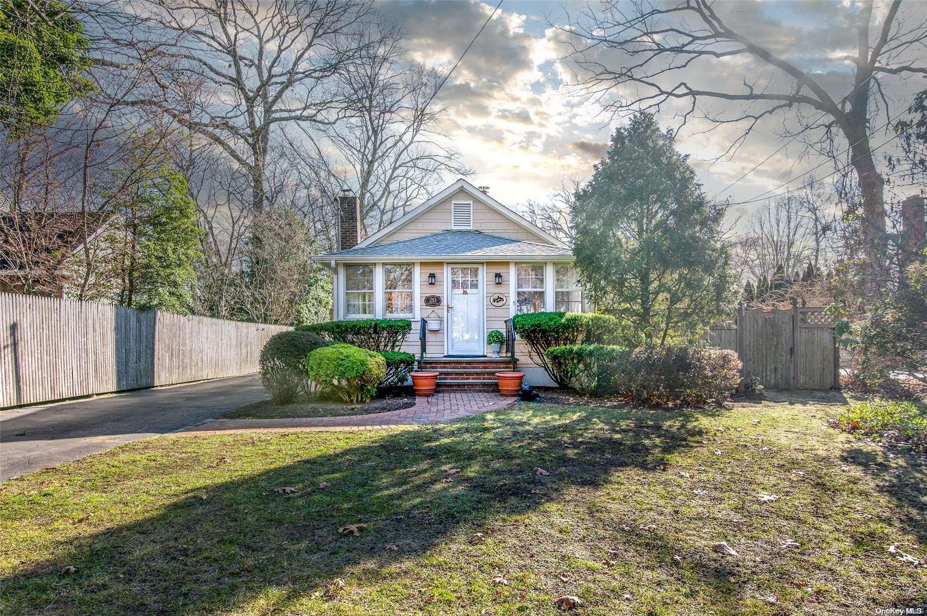 20 Naugatuck Lane, East Islip, NY 11730