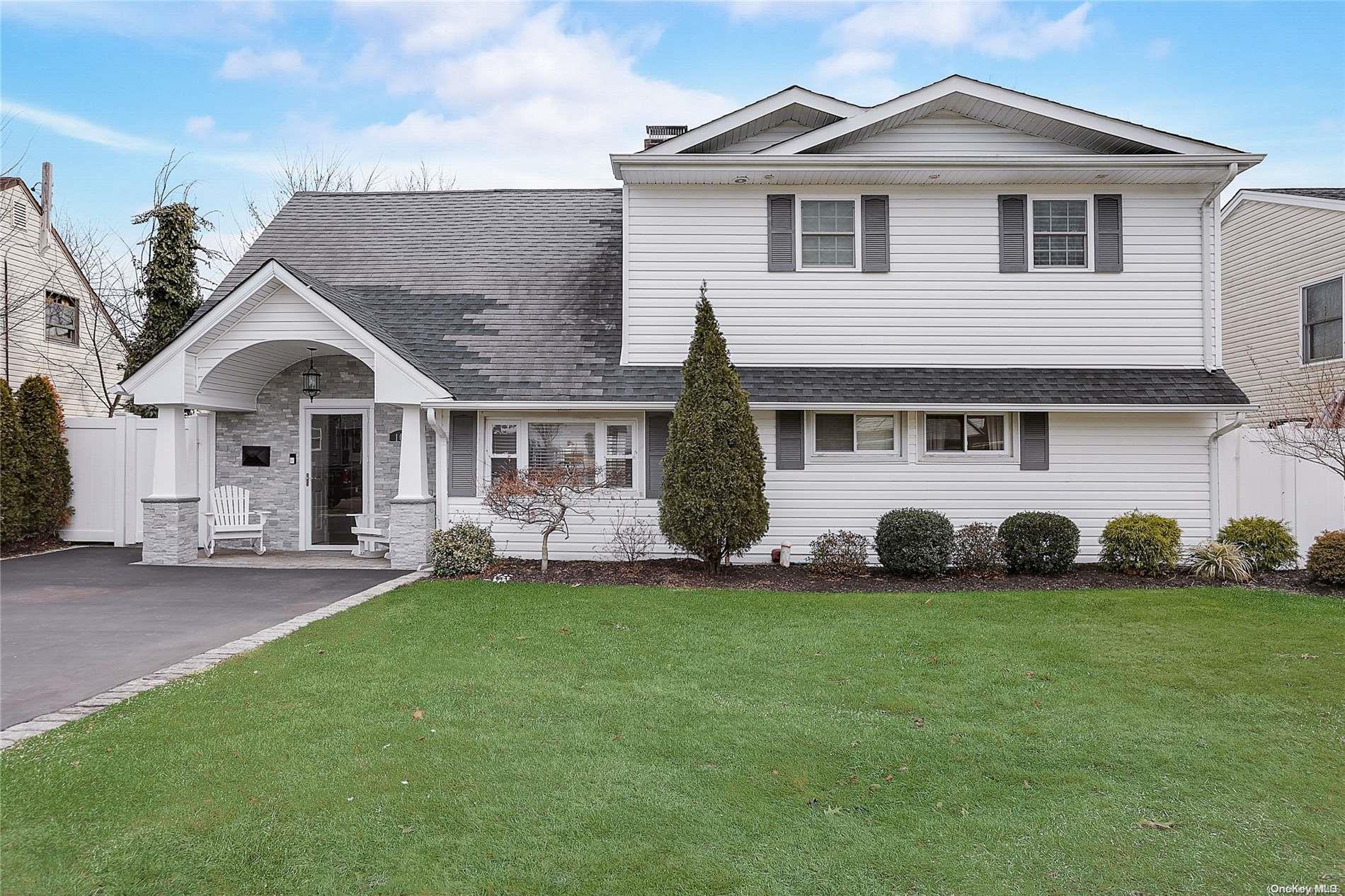 108 Bayberry Lane, Levittown, NY 11756