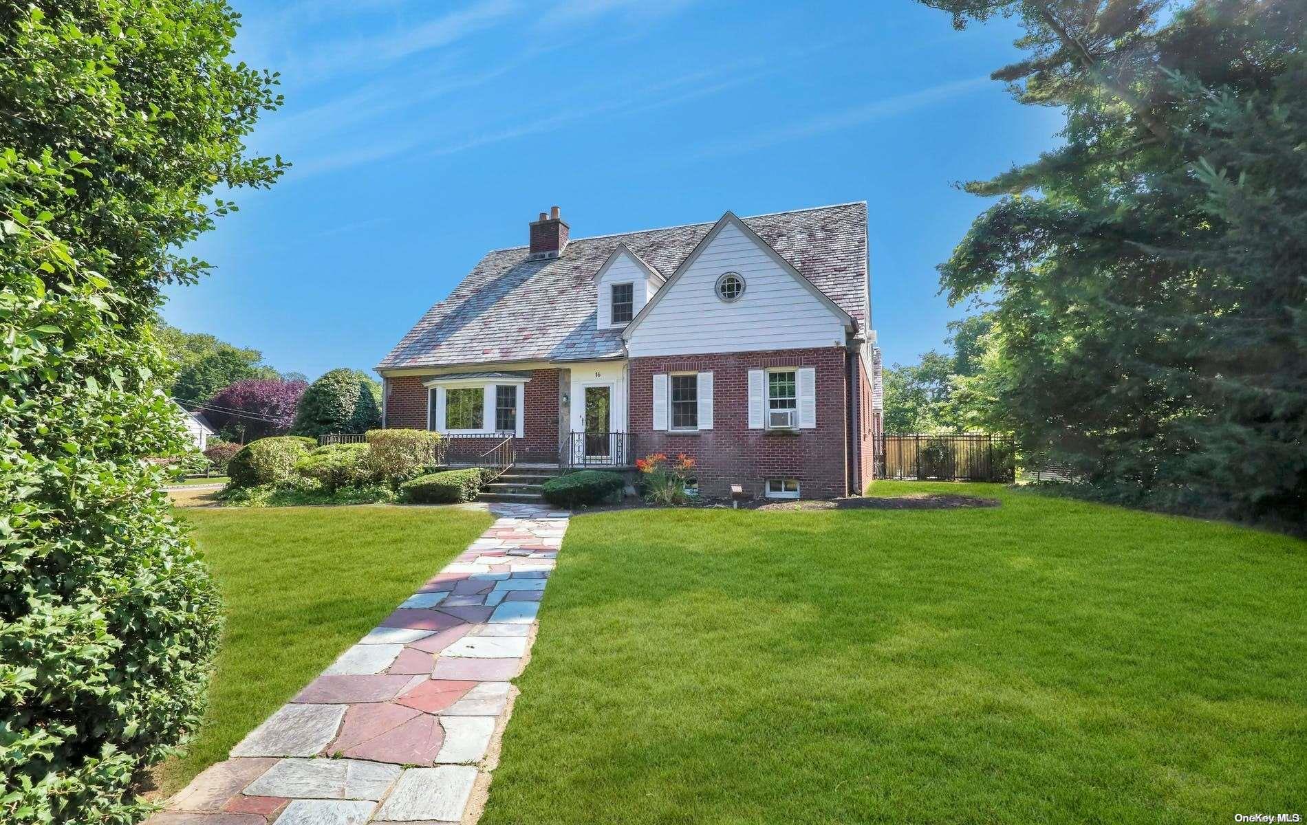 16 Lawrence Lane, Bay Shore, NY 11706