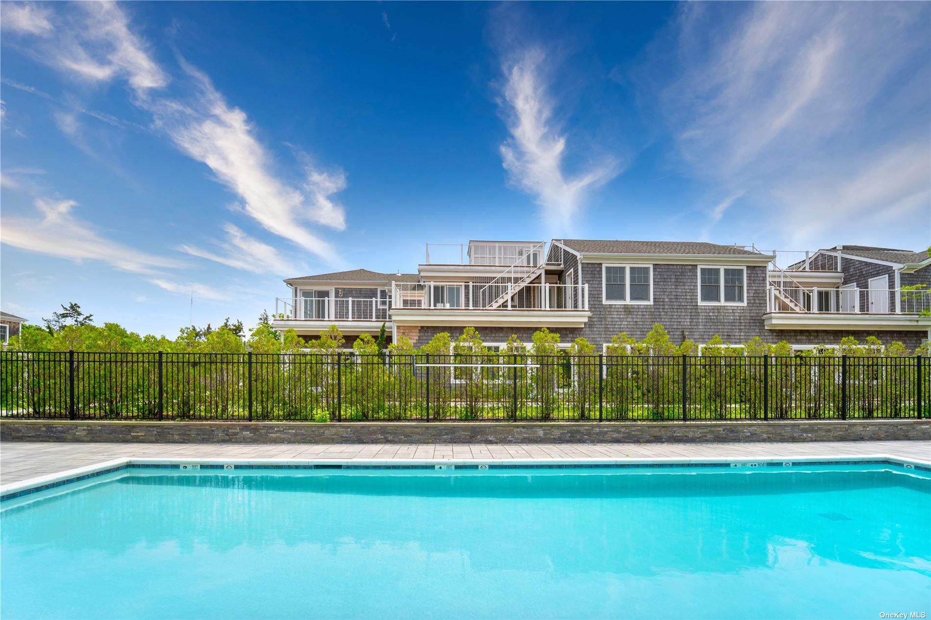 68 Foster Avenue # 8, Hampton Bays, NY 11946