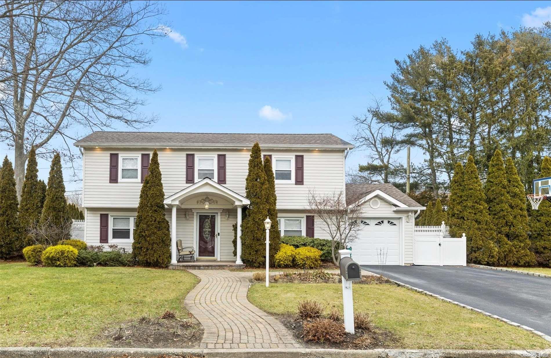 15 South Lane, Huntington, NY 11743