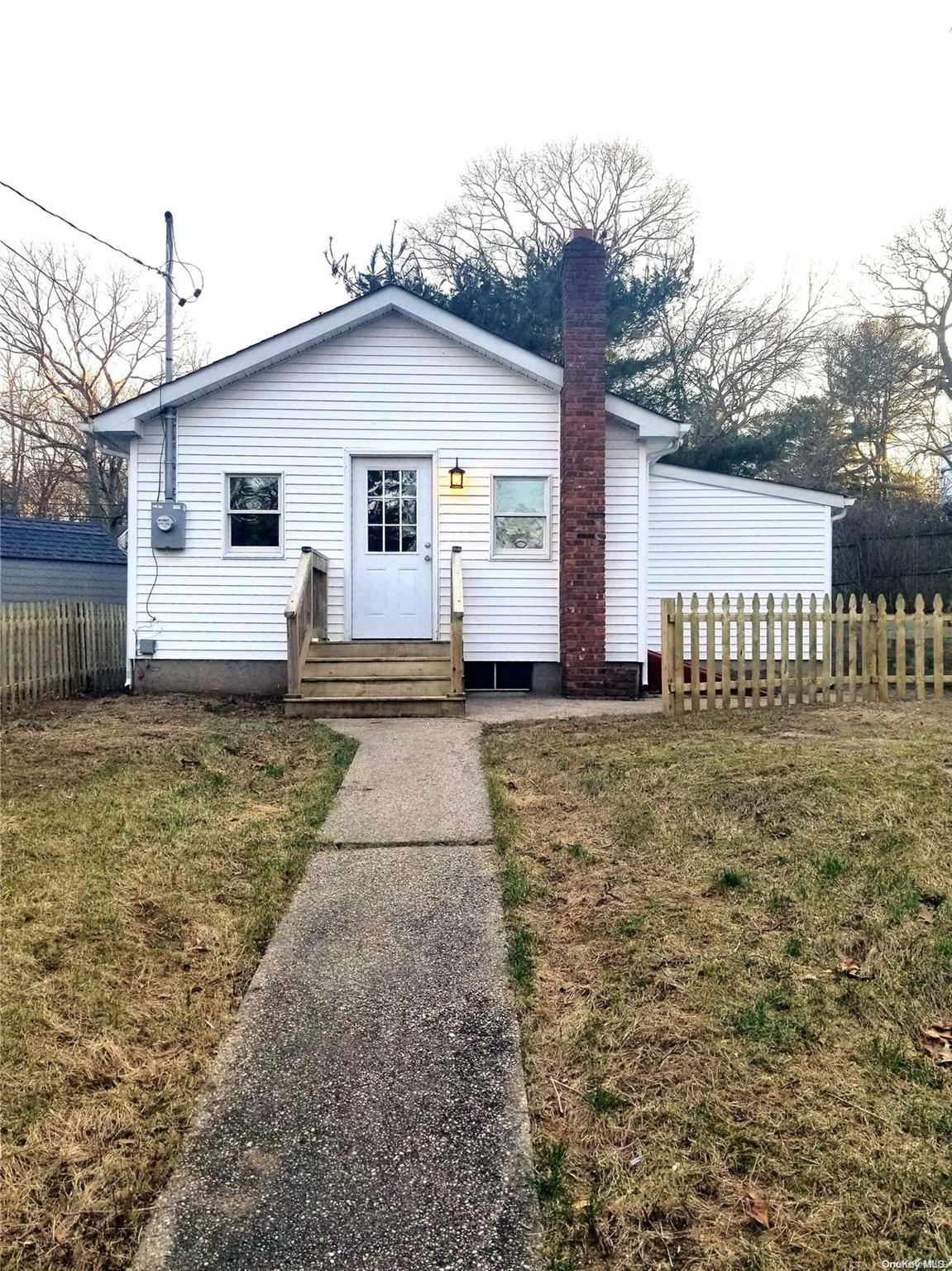 18 Garden Road, Sound Beach, NY 11789