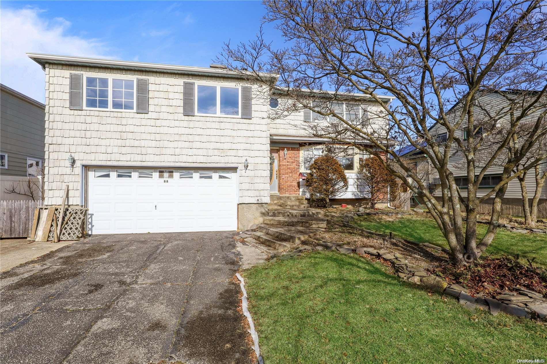 88 Daniel Road N, Massapequa, NY 11758