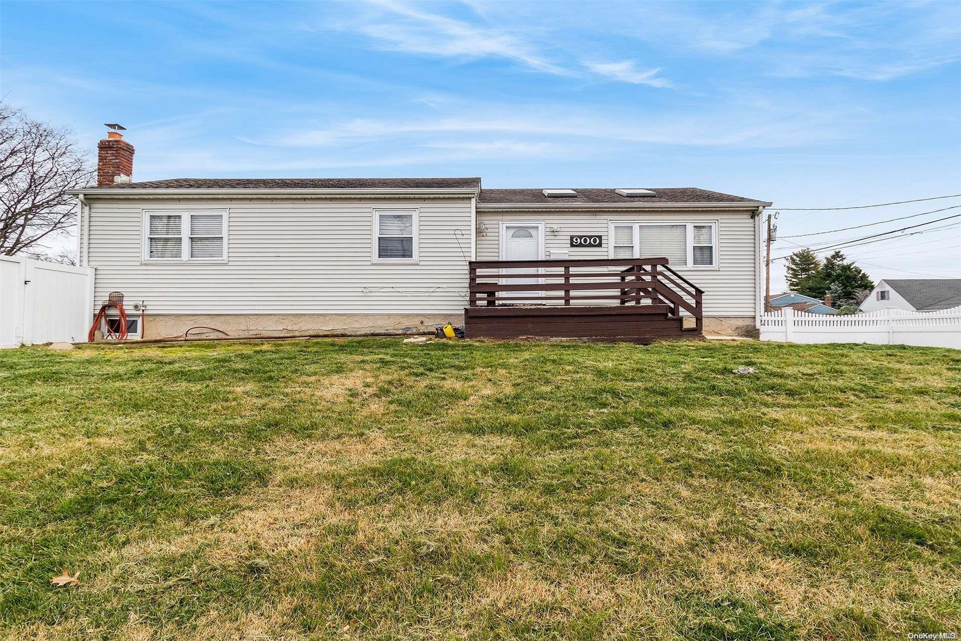 900 Hicksville Road, Massapequa, NY 11758