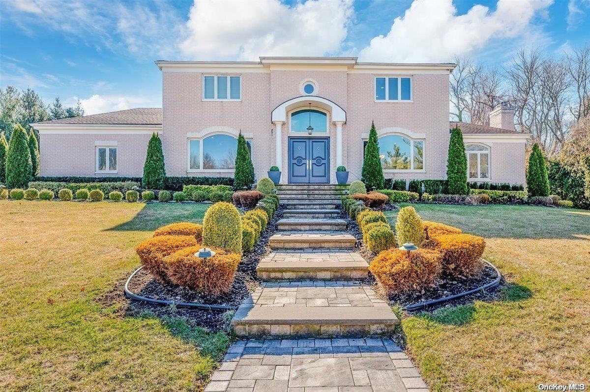 5 Fleetwood Court, Great Neck, NY 11024