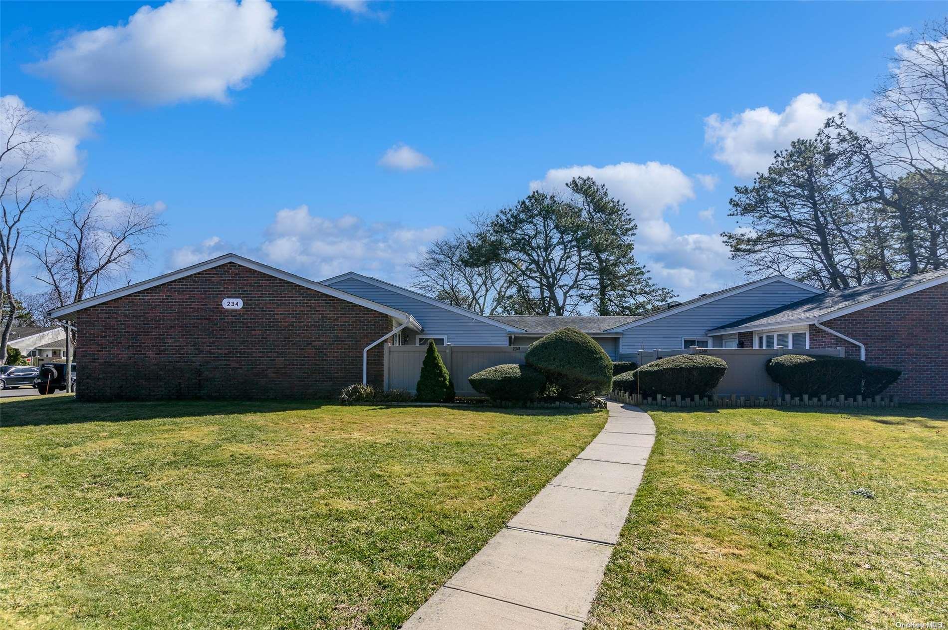 234 Springmeadow Drive # I, Holbrook, NY 11741