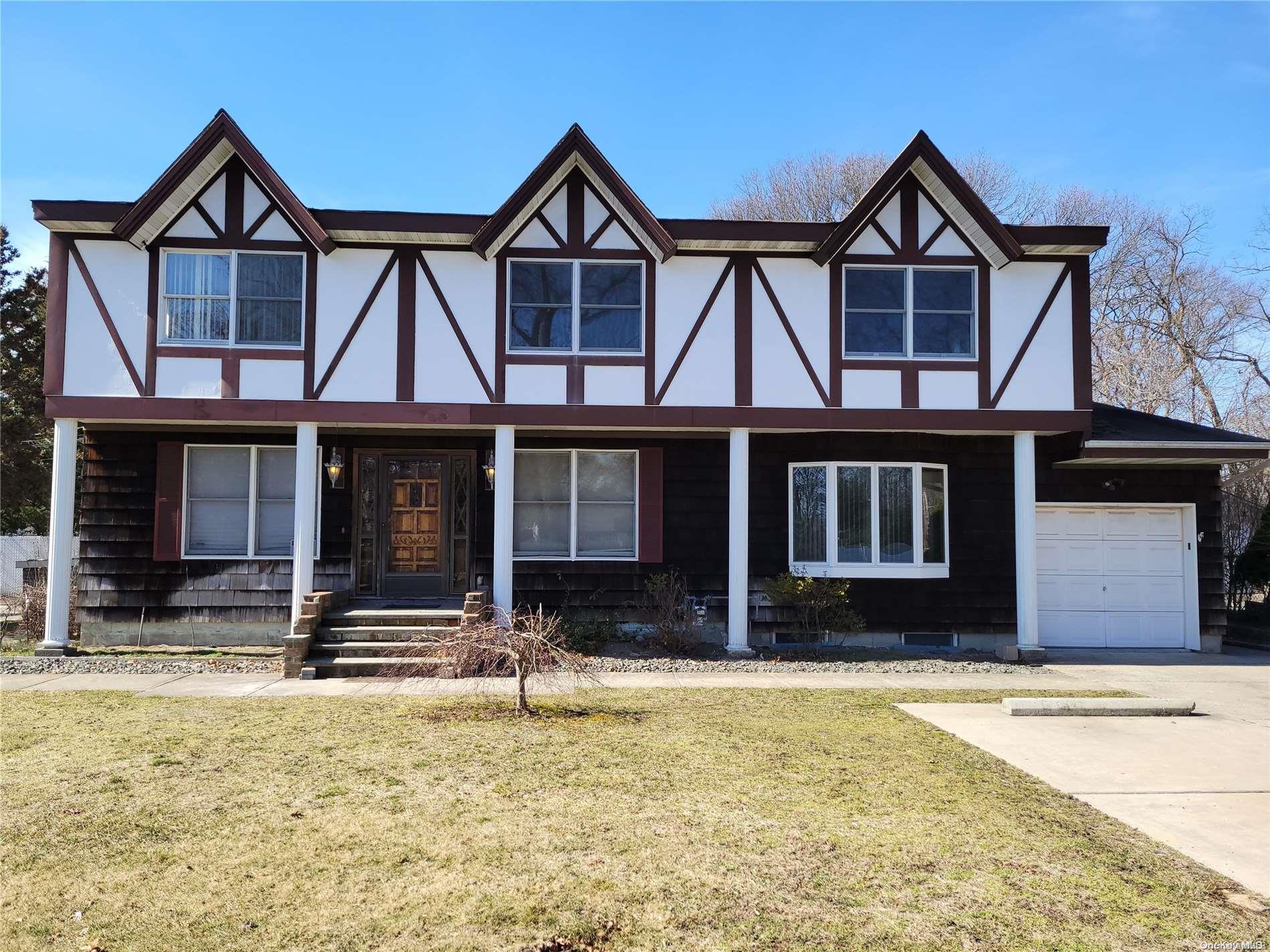 1482 Grundy Avenue, Holbrook, NY 11741