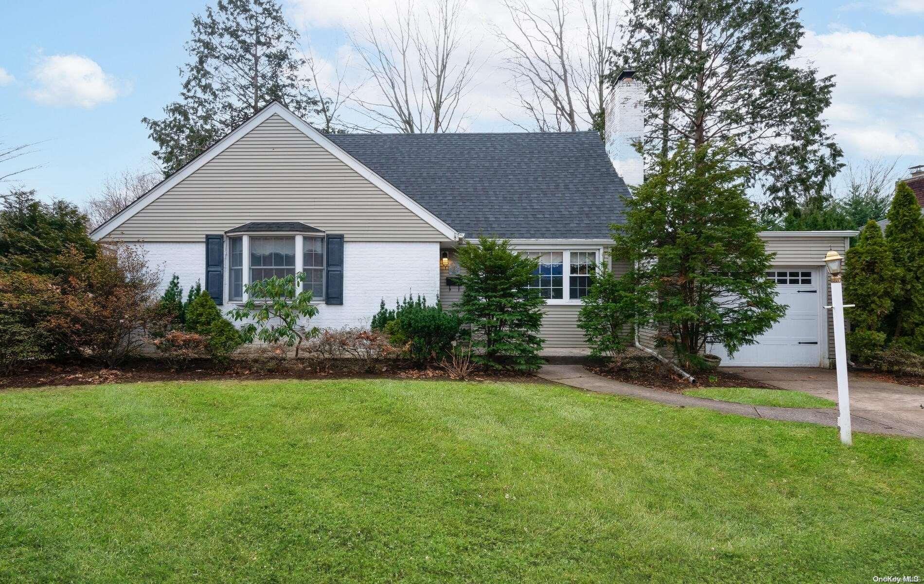 14 Dartmouth Street, Garden City, NY 11530