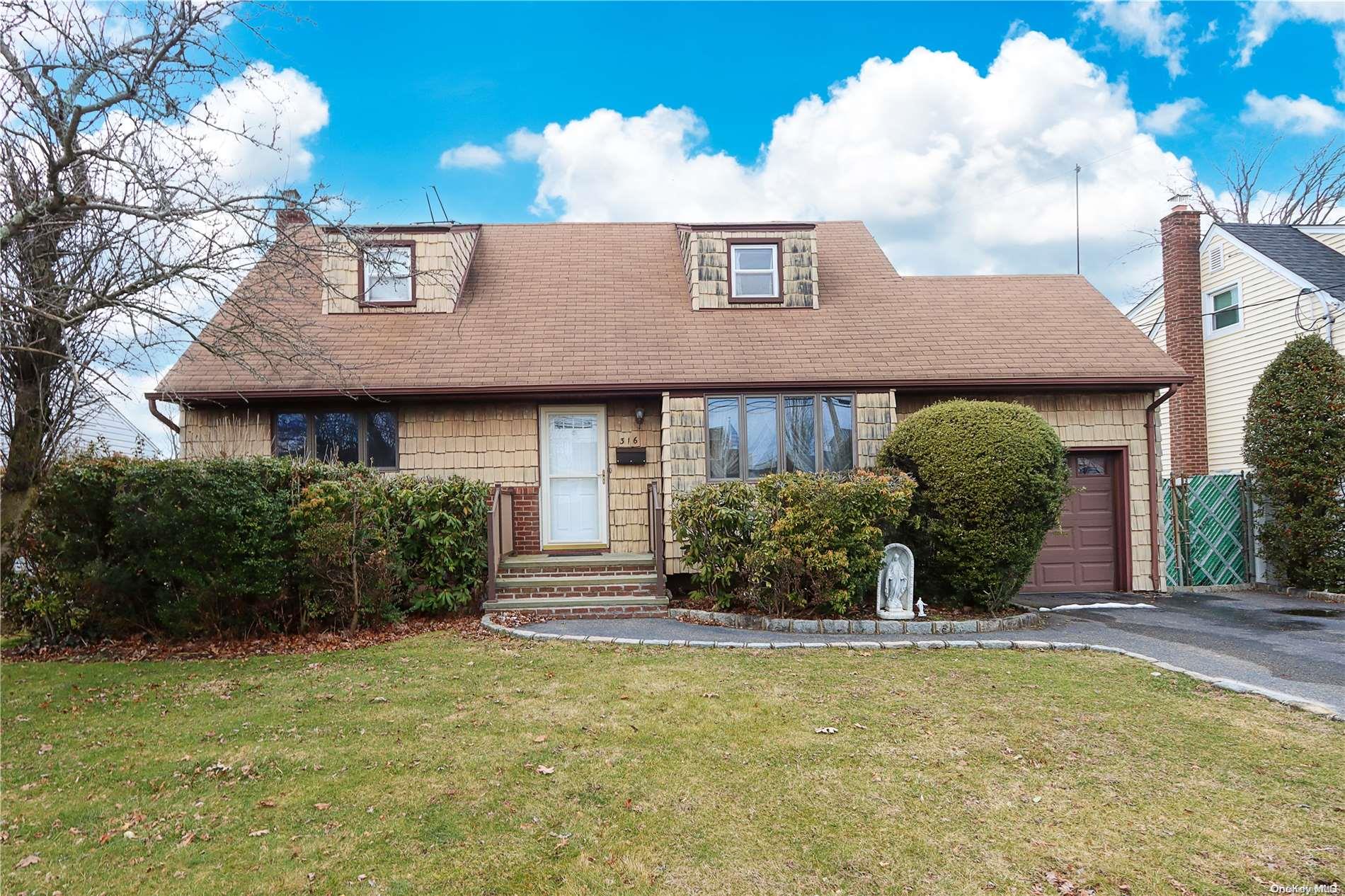 316 1st Avenue, Massapequa Park, NY 11762