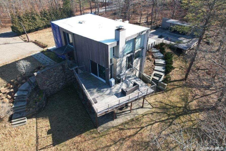 87 Castle Hill Court, Southampton, NY 11968