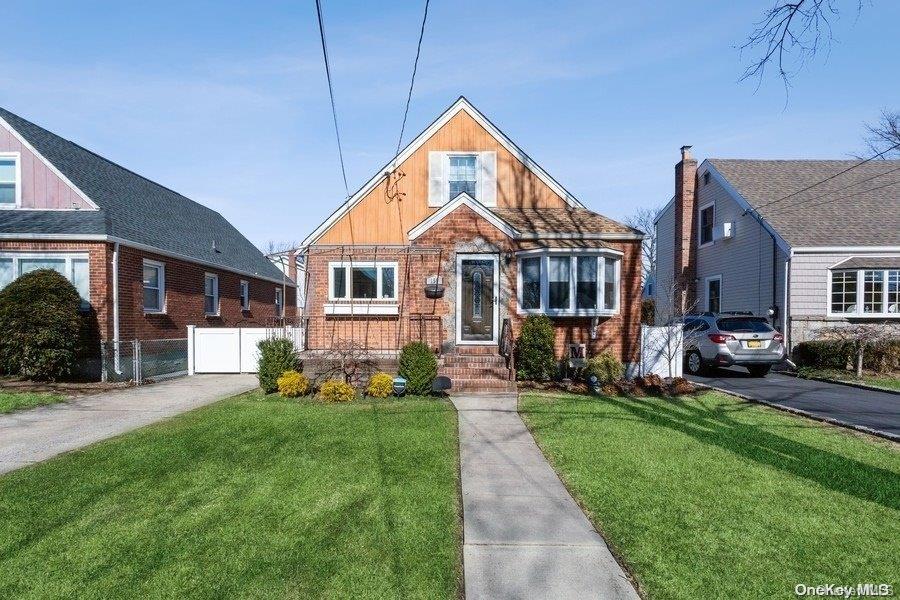 159 Willow Street, Floral Park, NY 11001