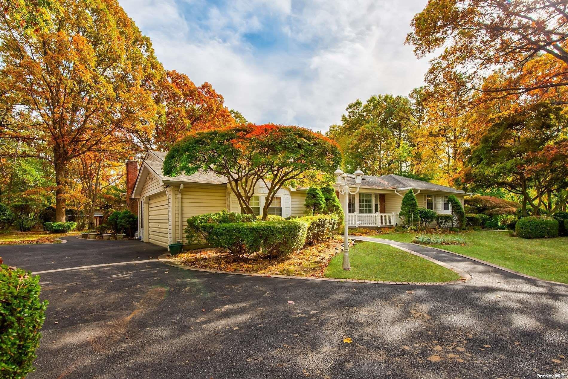 1 Thornwood Court, Dix Hills, NY 11746