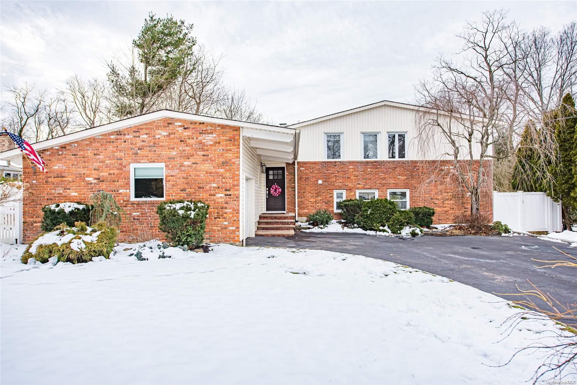 35 Gabriele Drive, East Norwich, NY 11732