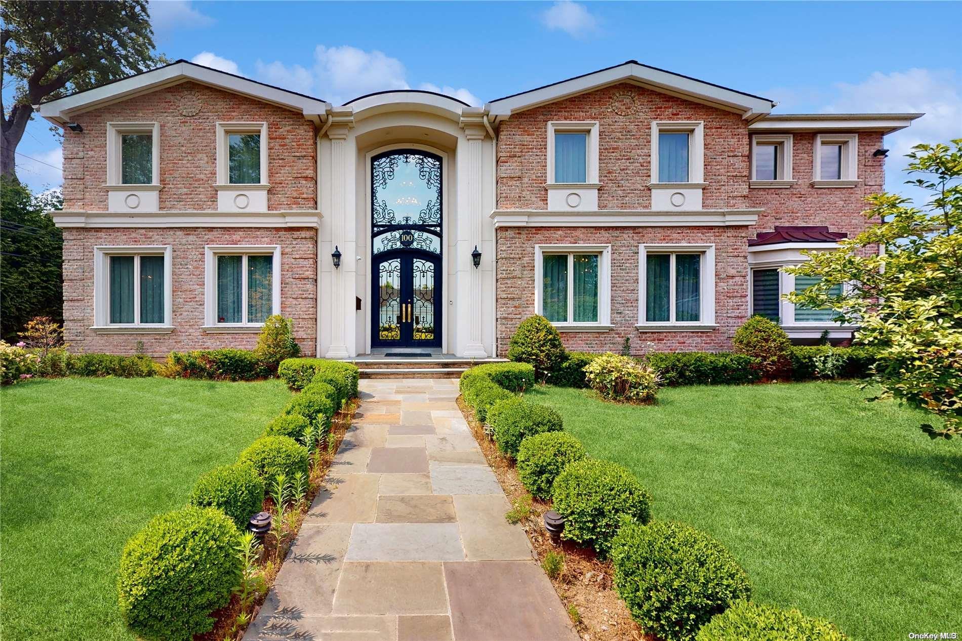 100 Emerson Drive, Great Neck, NY 11023