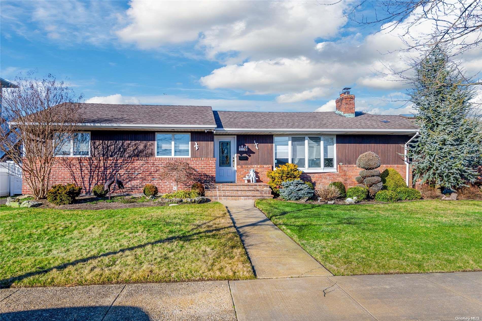 11 Jackson Place, Massapequa, NY 11758