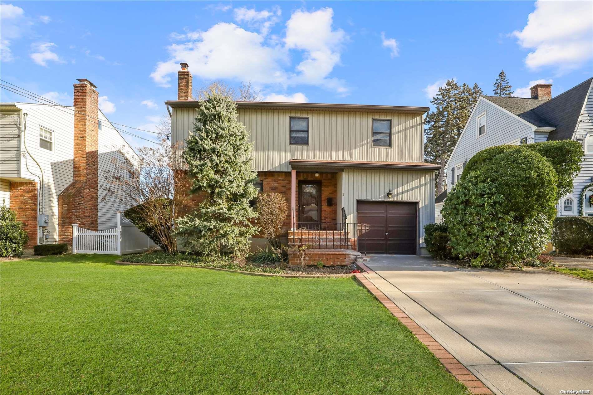 11 Sampson Street, Oyster Bay, NY 11771