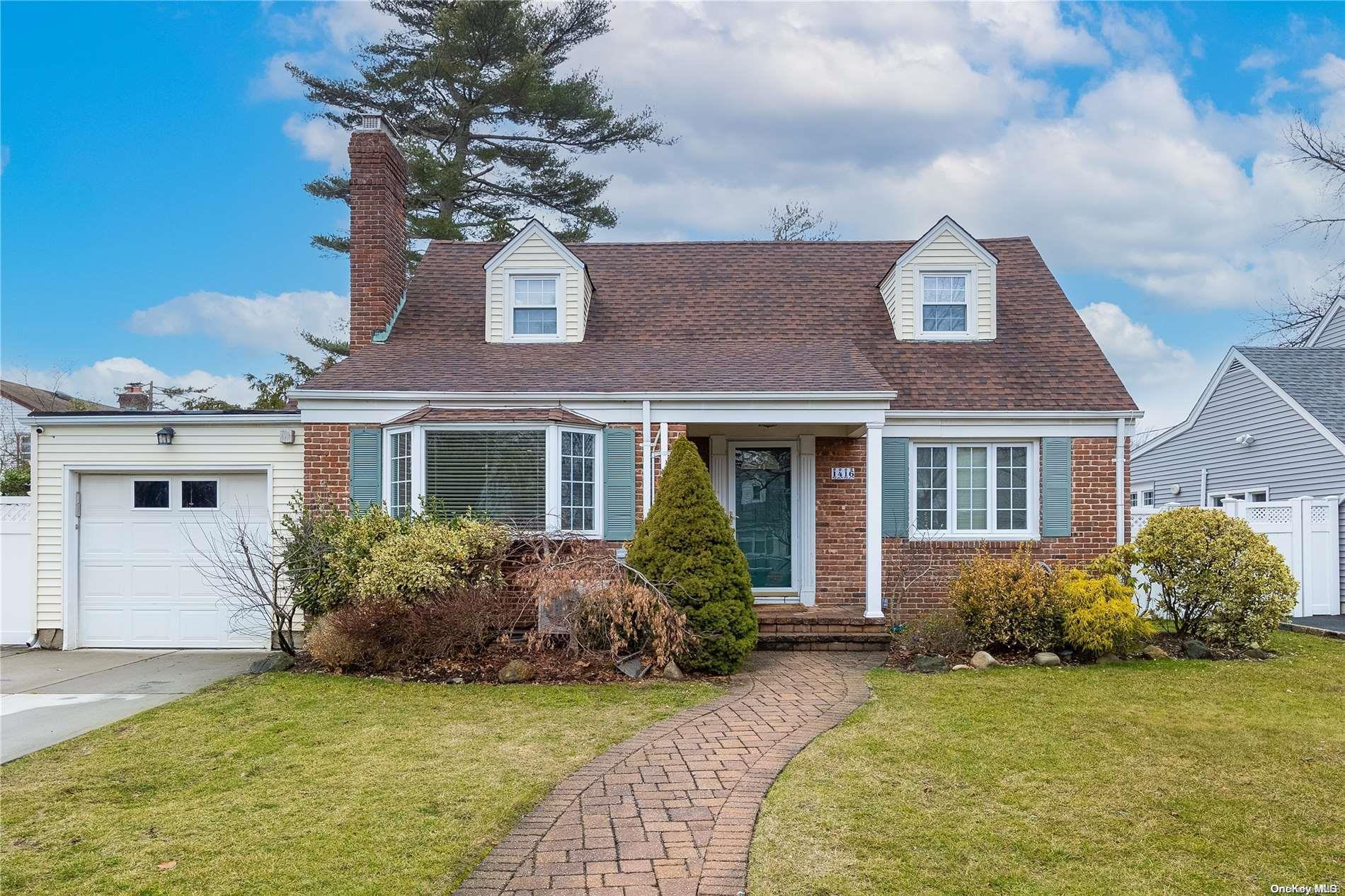 1416 Surrey Lane, Rockville Centre, NY 11570