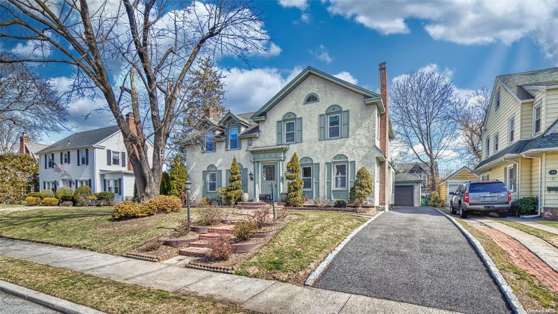 15 Kilburn Road, Garden City, NY 11530