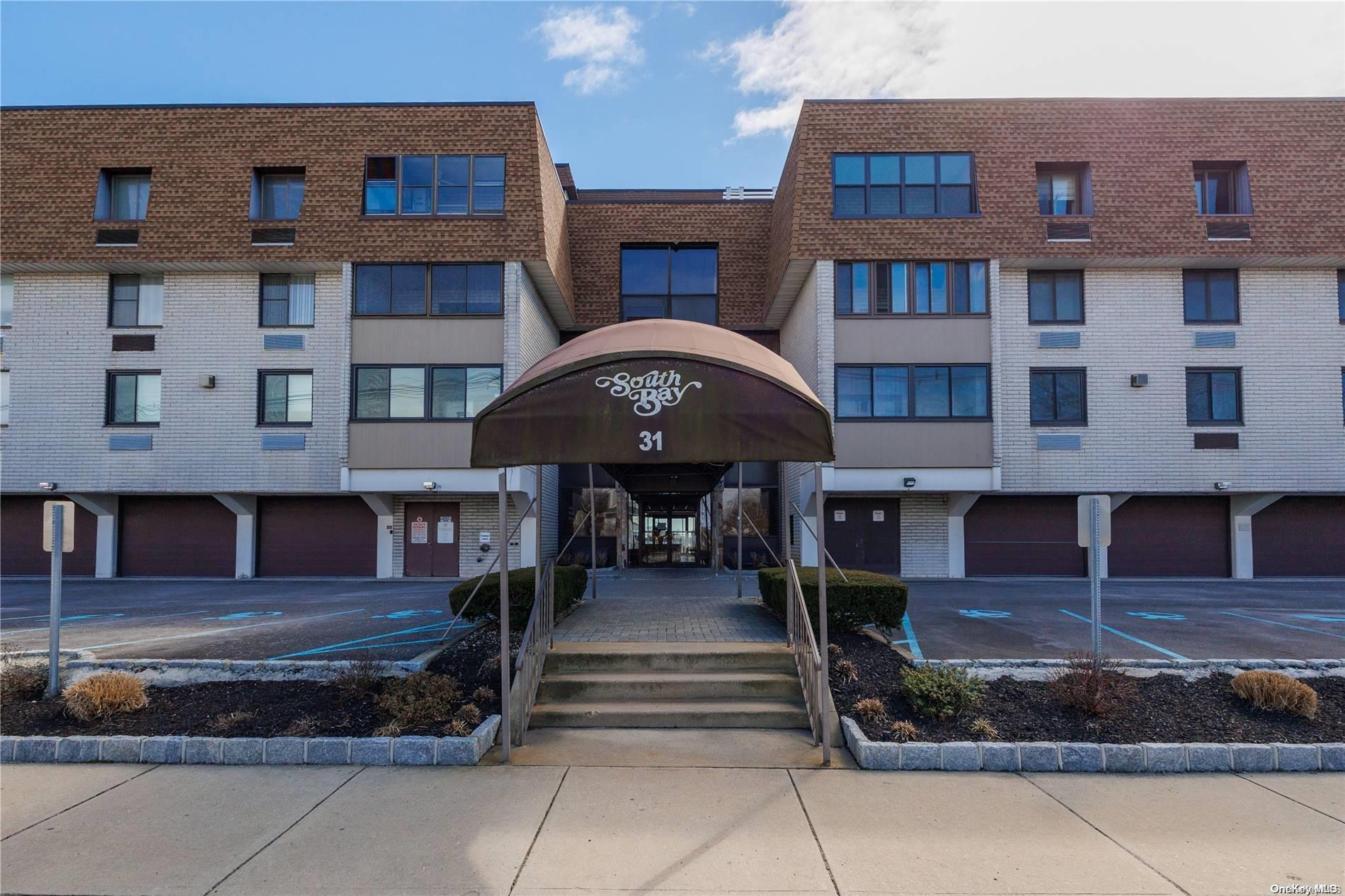 31 Casino Street # 4P, Freeport, NY 11520