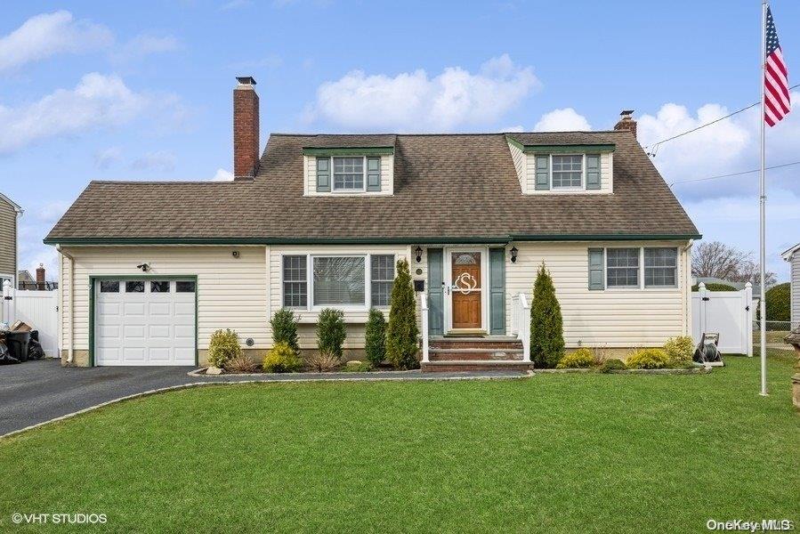 24 Linwood Place, Massapequa Park, NY 11762