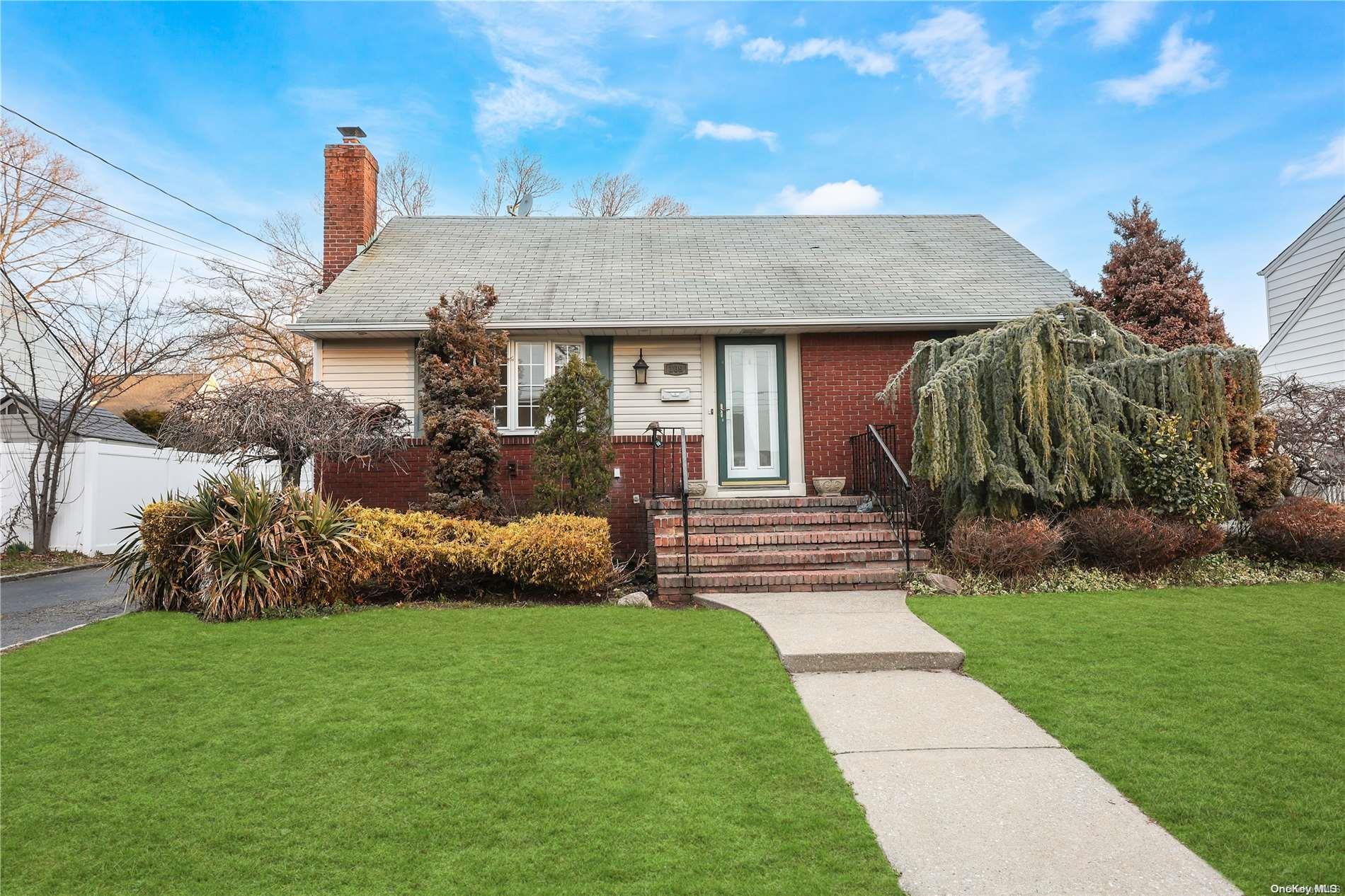 109 Sullivan Avenue, Farmingdale, NY 11735