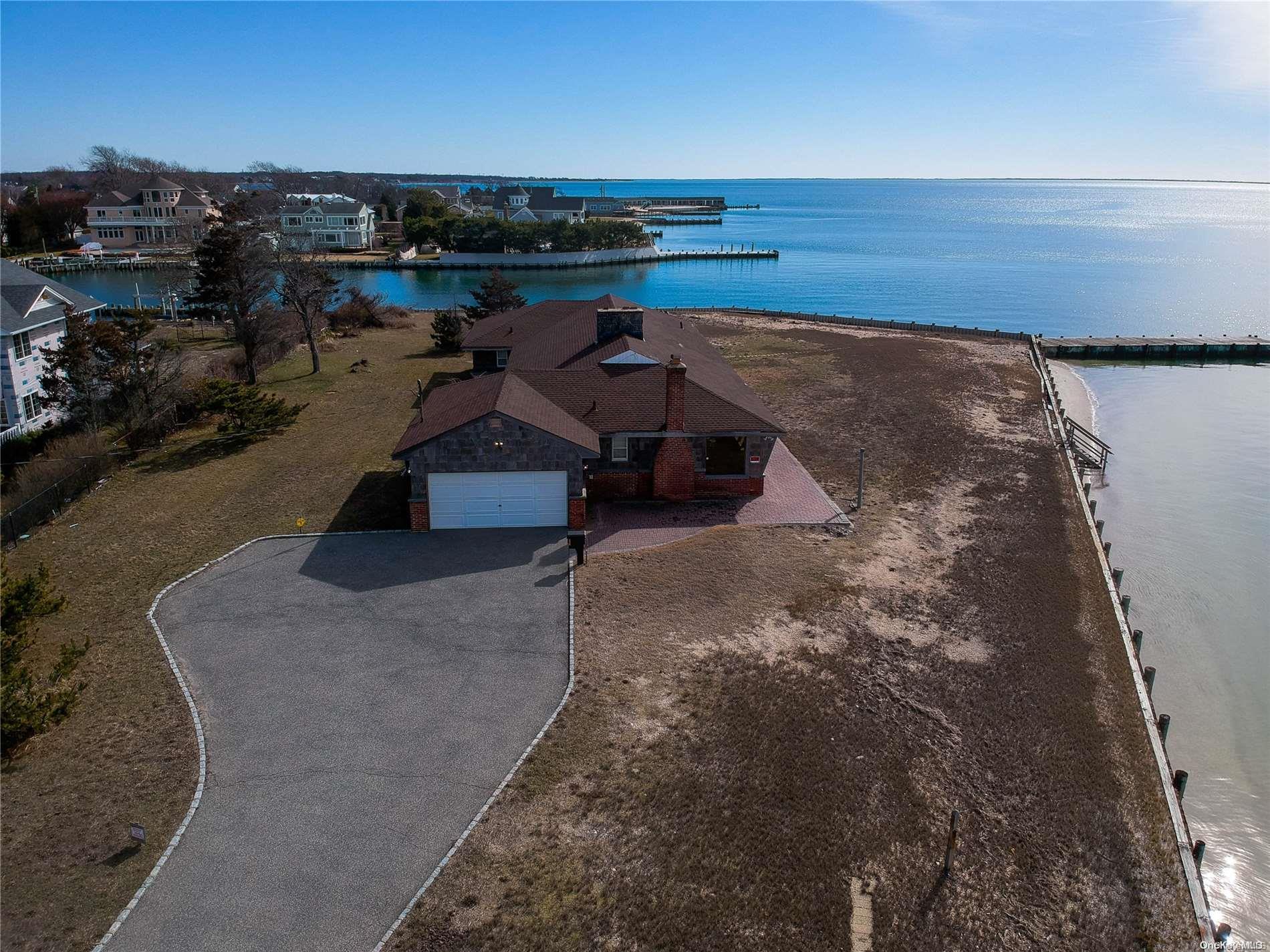 215 E Bayberry Road E, Islip, NY 11751