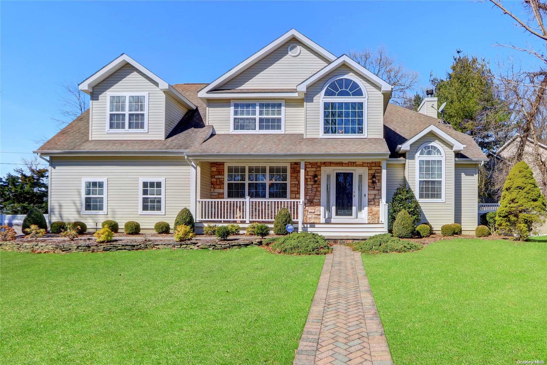 5 Stem Lane, Stony Brook, NY 11790