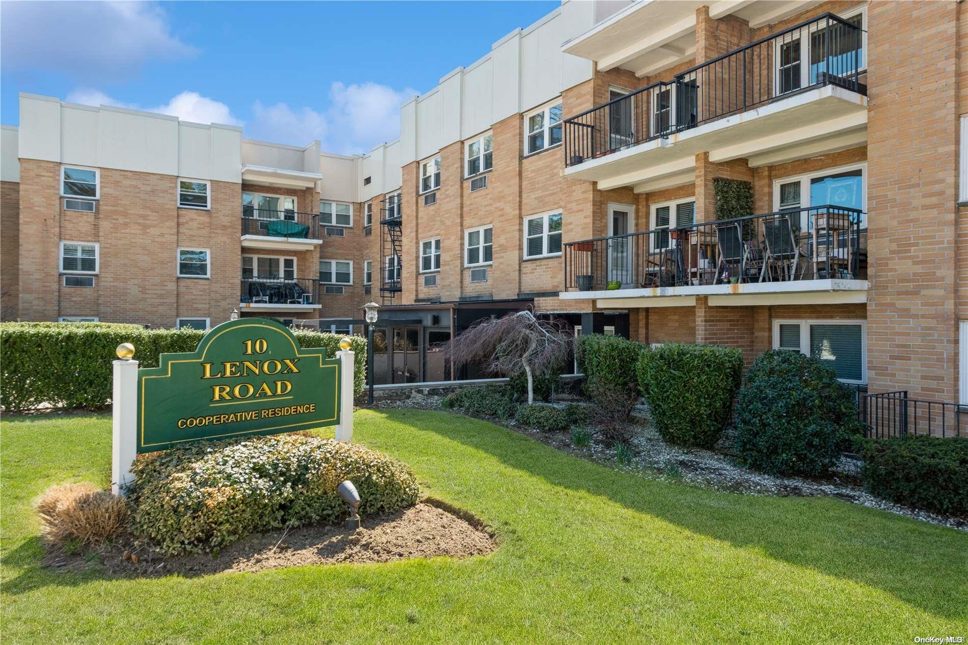 10 Lenox Road # 2F, Rockville Centre, NY 11570