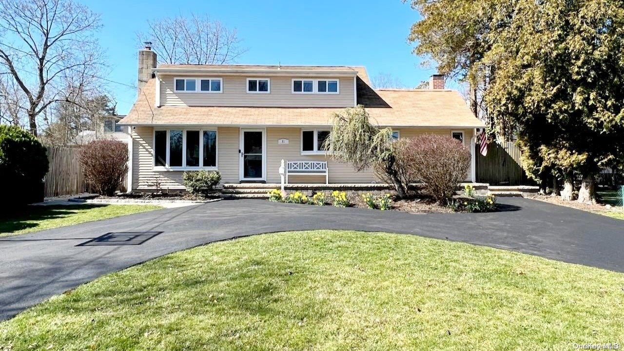 11 Thorney Avenue, Huntington Station, NY 11746