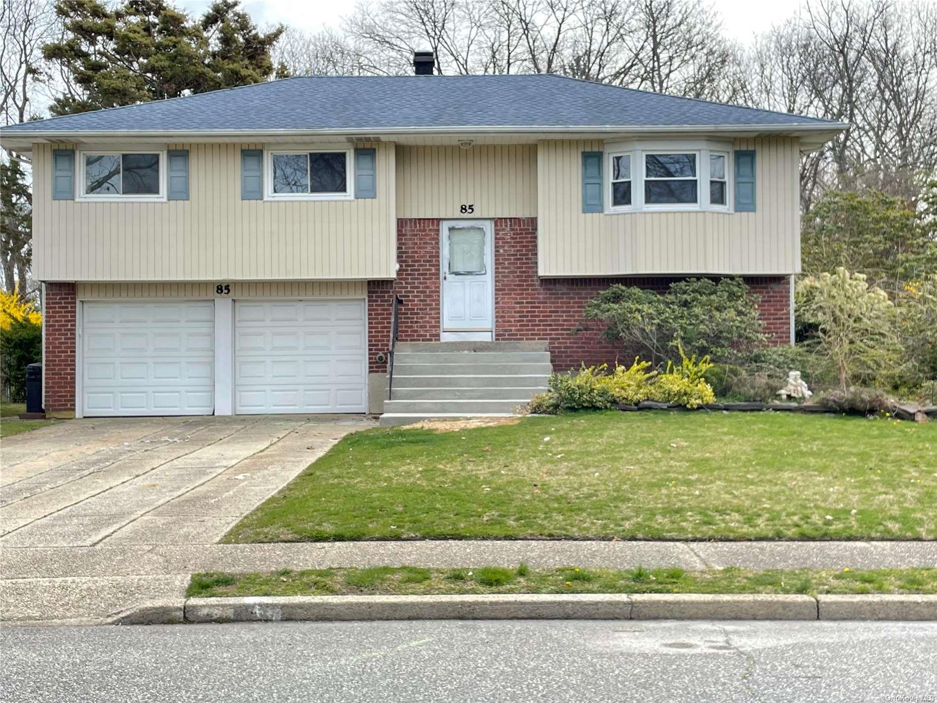 85 Yale Avenue, Oakdale, NY 11769