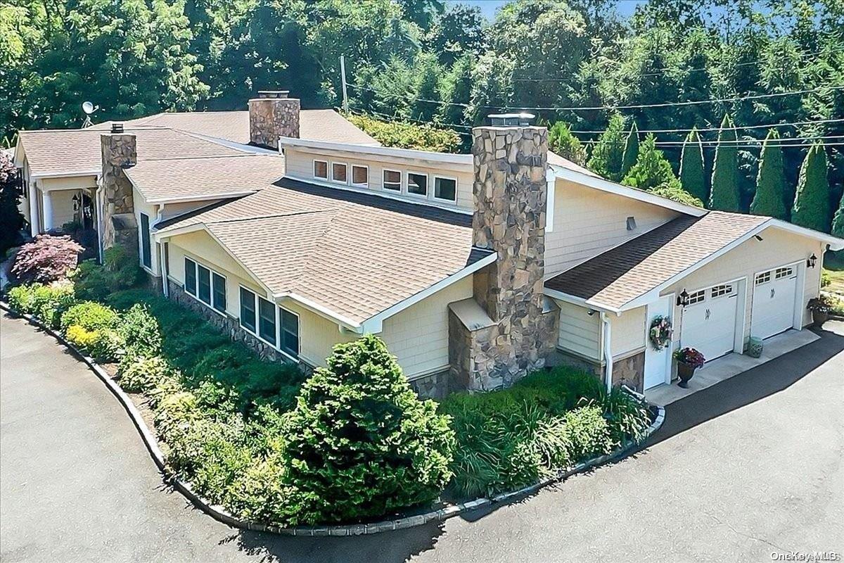 1 Eastview Lane, Old Brookville, NY 11545