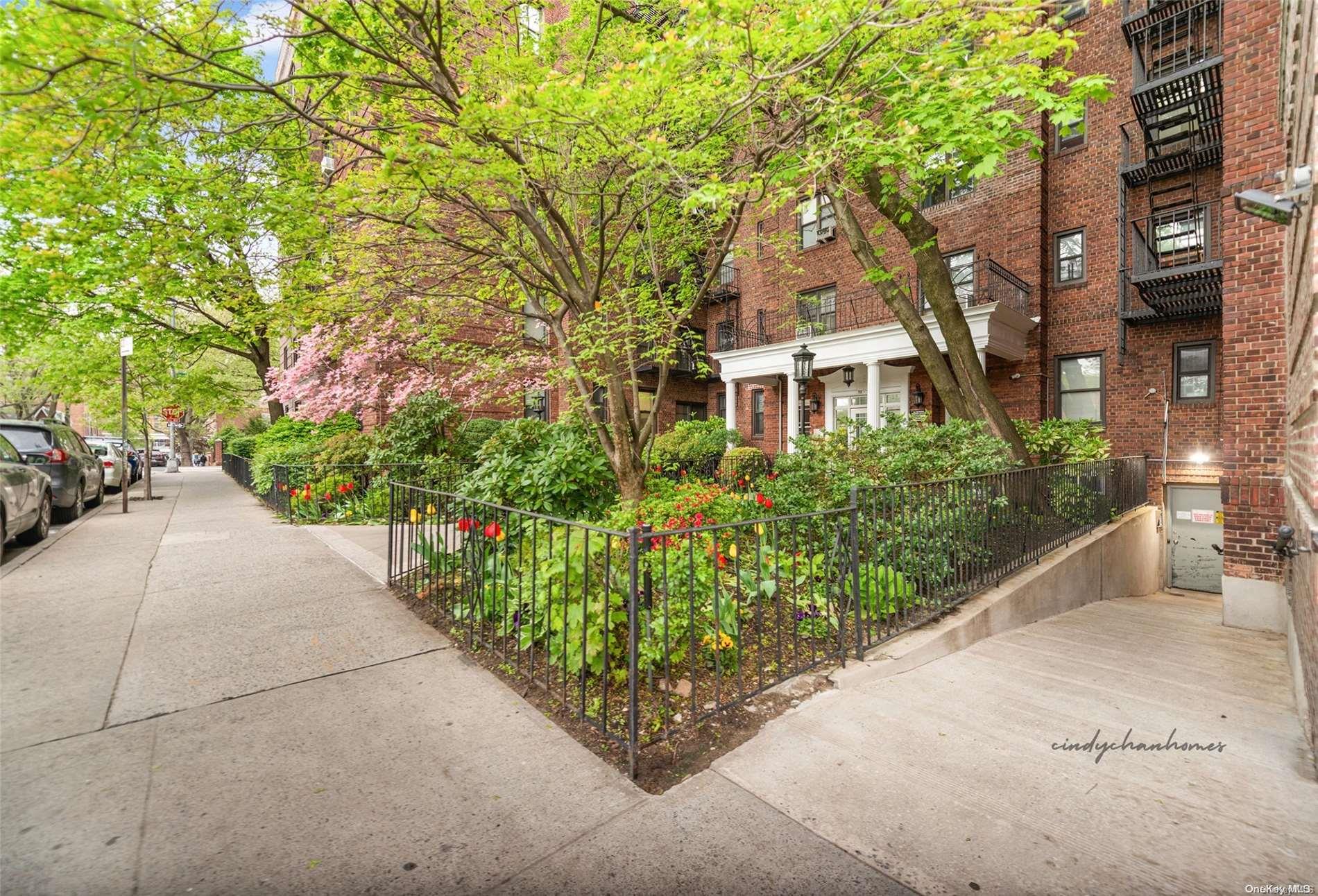 98-50 67th Avenue # 2D, Forest Hills, NY 11375