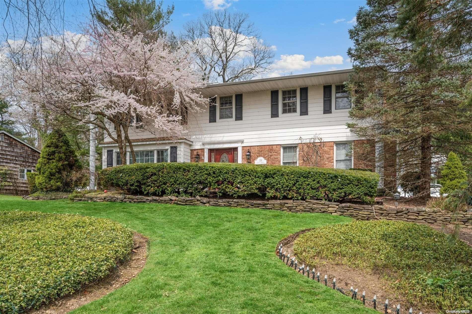 19 Sarah Drive, Dix Hills, NY 11746