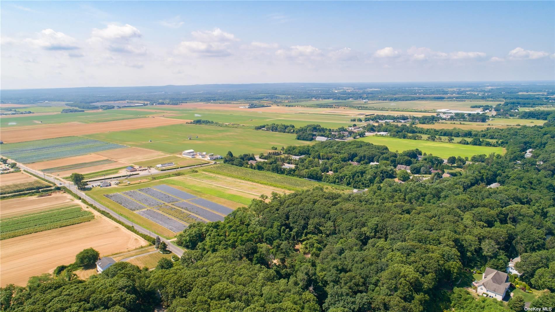 3360 Sound Ave, Riverhead, NY 11901