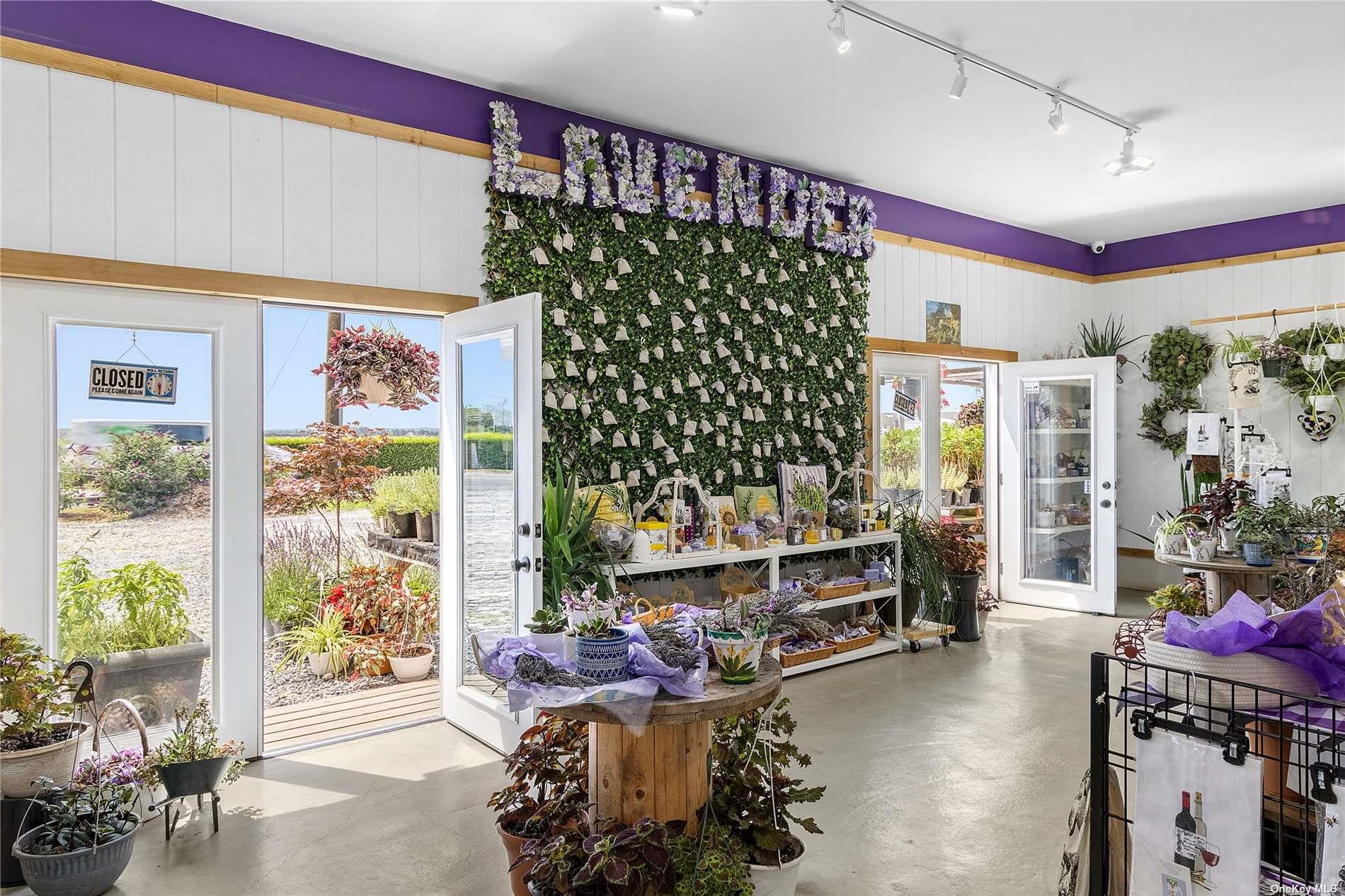 3360 Sound Ave, Riverhead, NY 11901