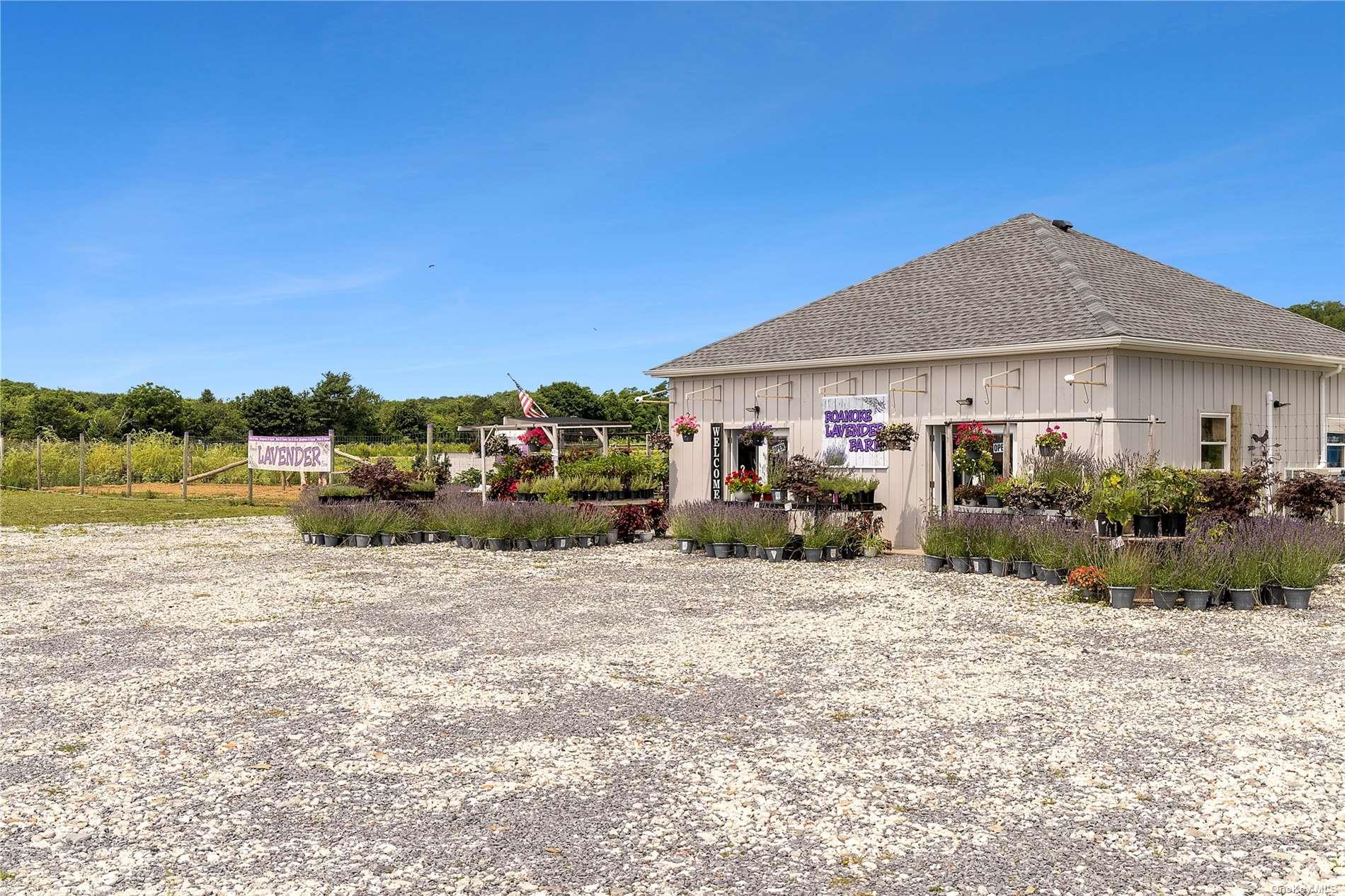 3360 Sound Ave, Riverhead, NY 11901