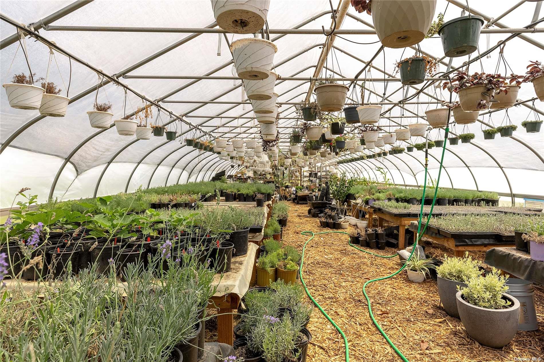 3360 Sound Ave, Riverhead, NY 11901