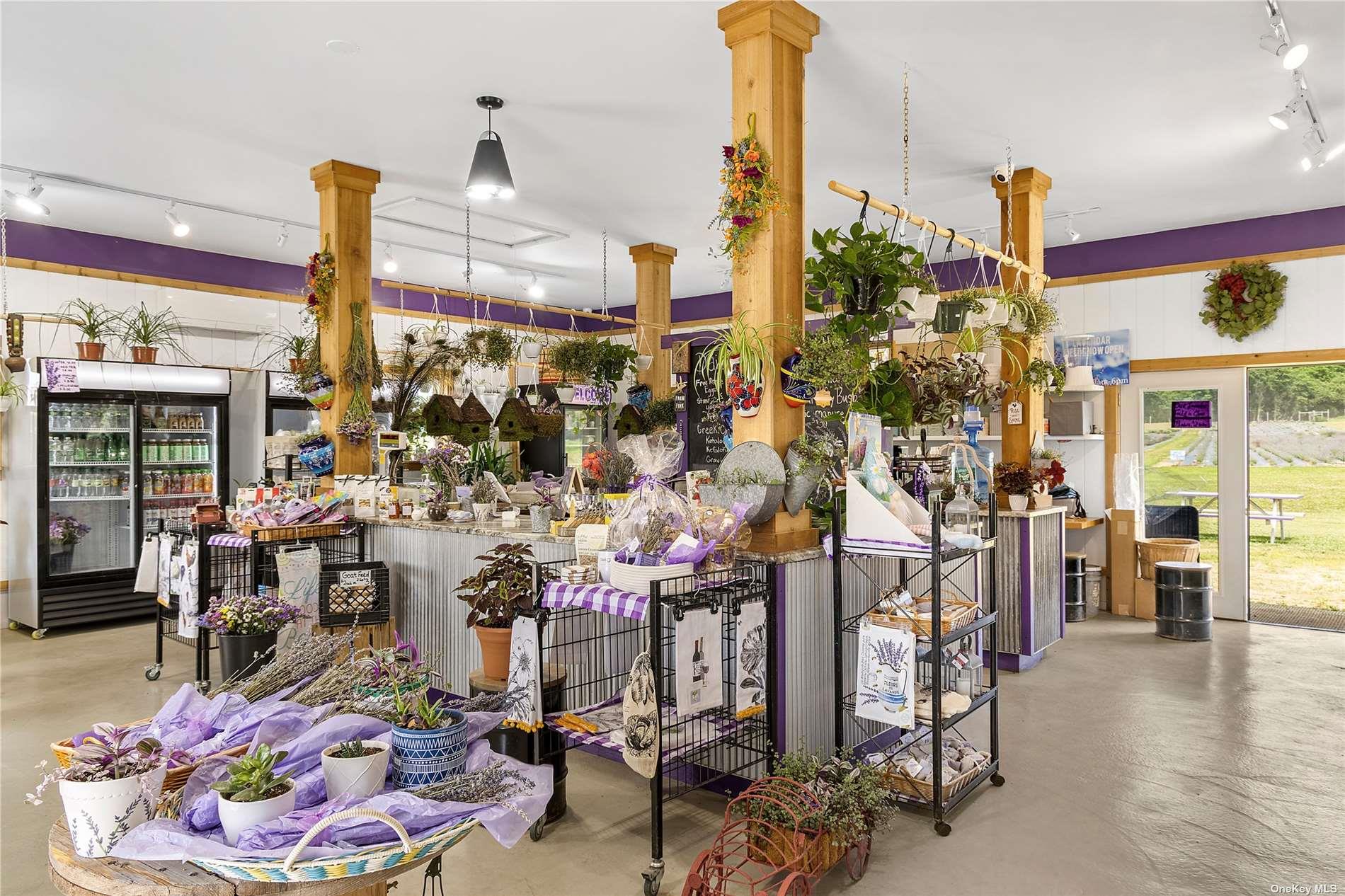 3360 Sound Ave, Riverhead, NY 11901