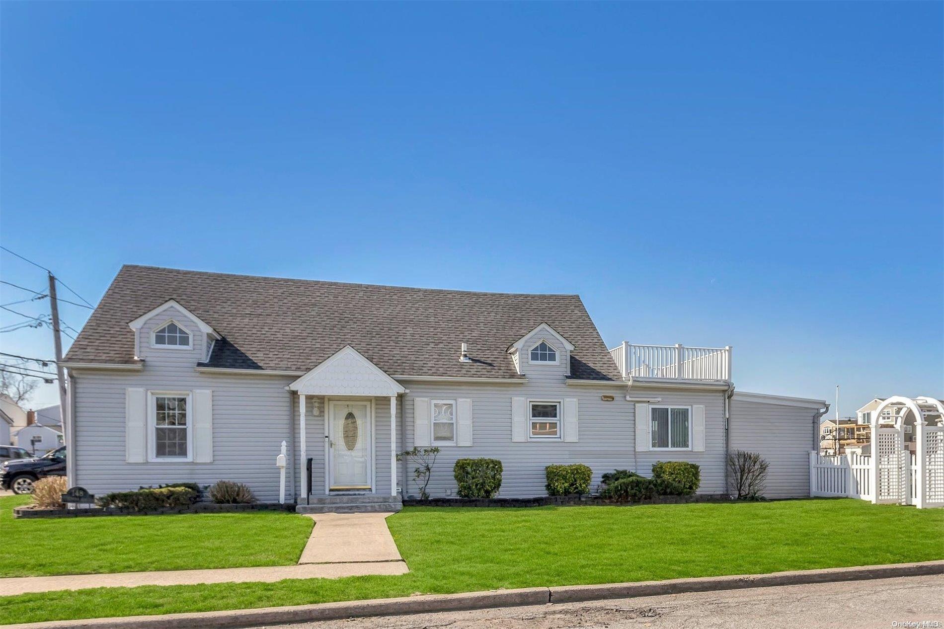 148 Suffolk Road, Island Park, NY 11558