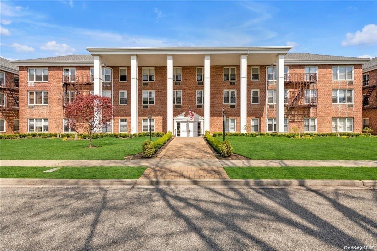 55 Lenox Road # 2J, Rockville Centre, NY 11570