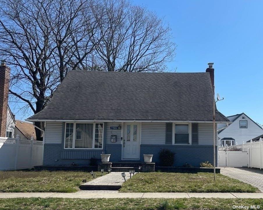 200 Raff Avenue, Elmont, NY 11003