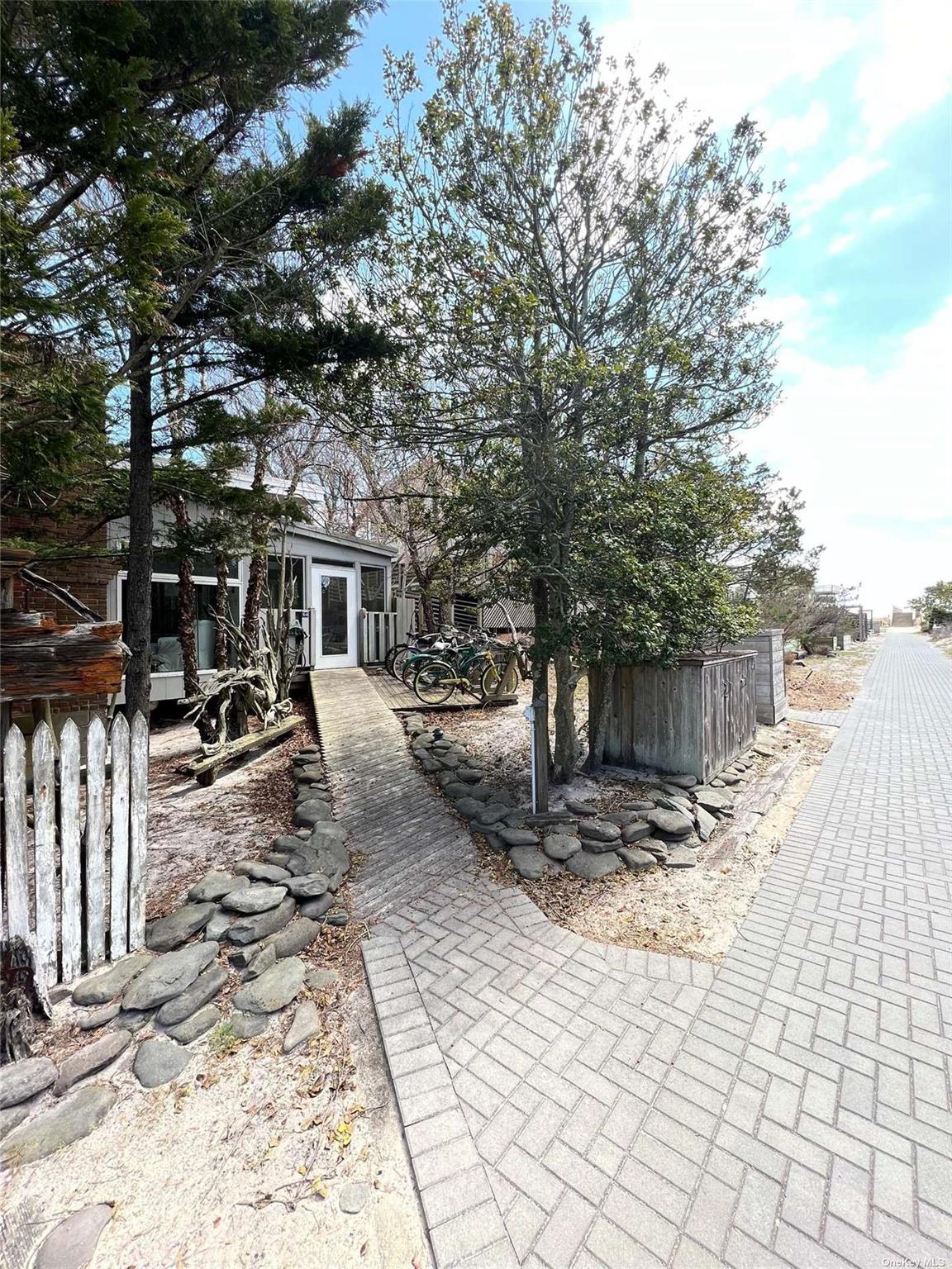 50 Homesite Walk, Seaview, NY 11770