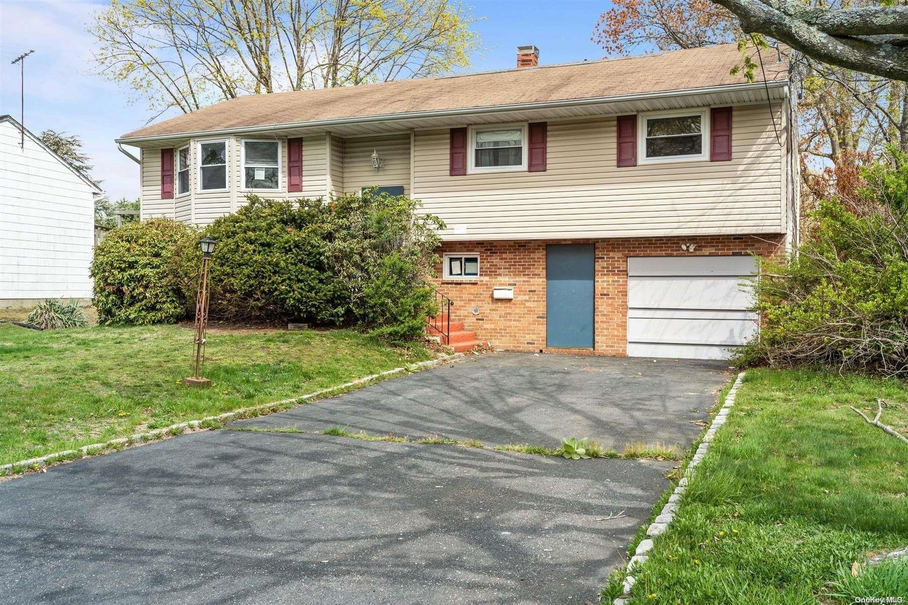 102 Boulevard Avenue, West Islip, NY 11795