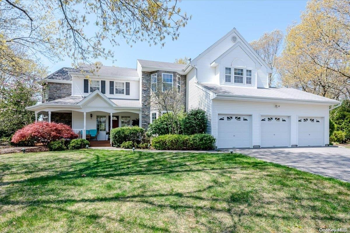 10 Poet Lane, Setauket, NY 11733