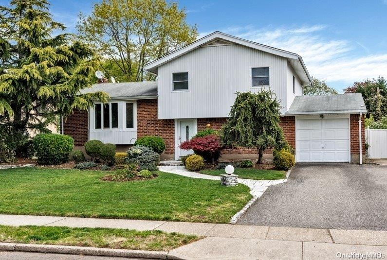 10 Herkimer Avenue, Jericho, NY 11753