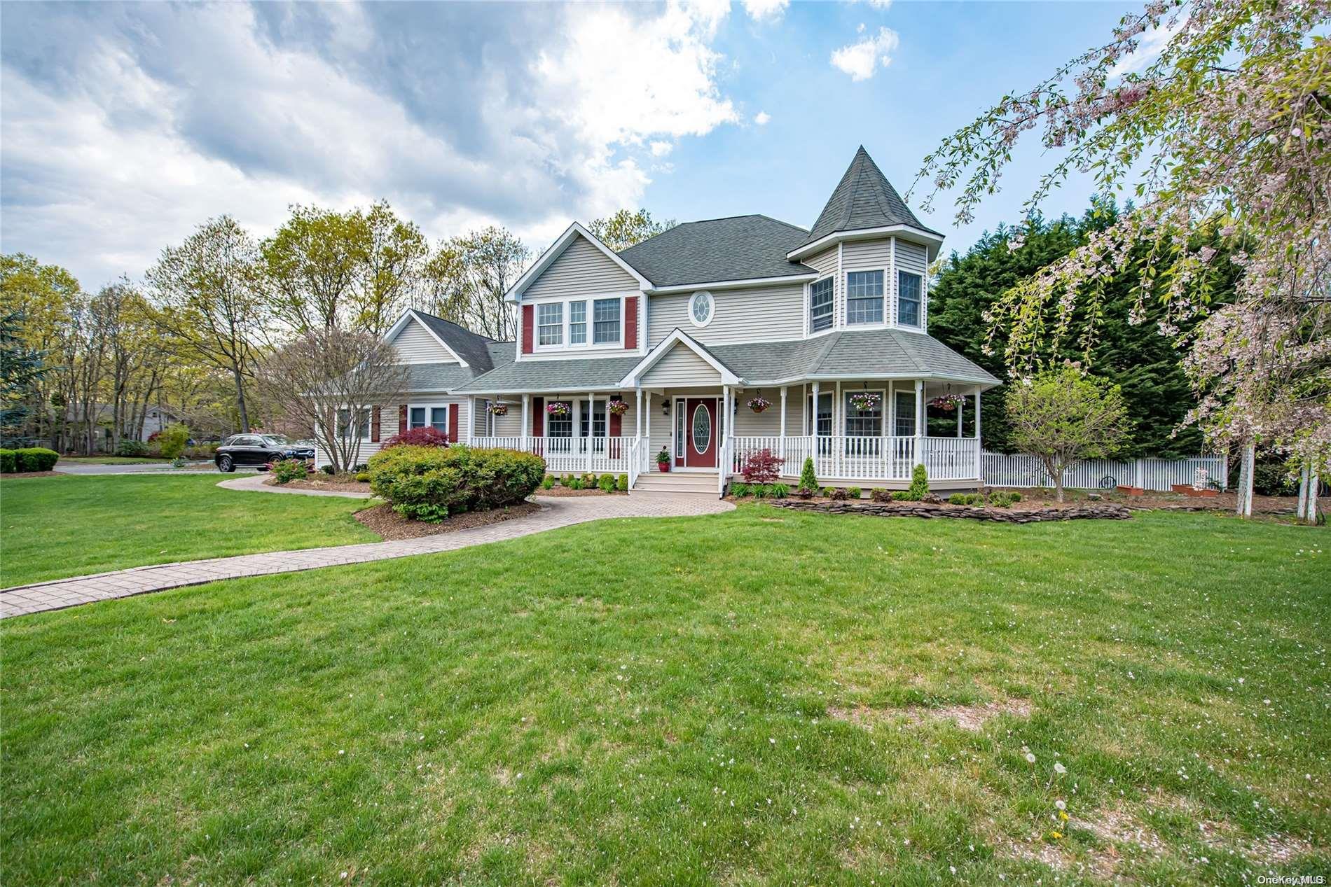 15 Sarah Anne Court, Miller Place, NY 11764