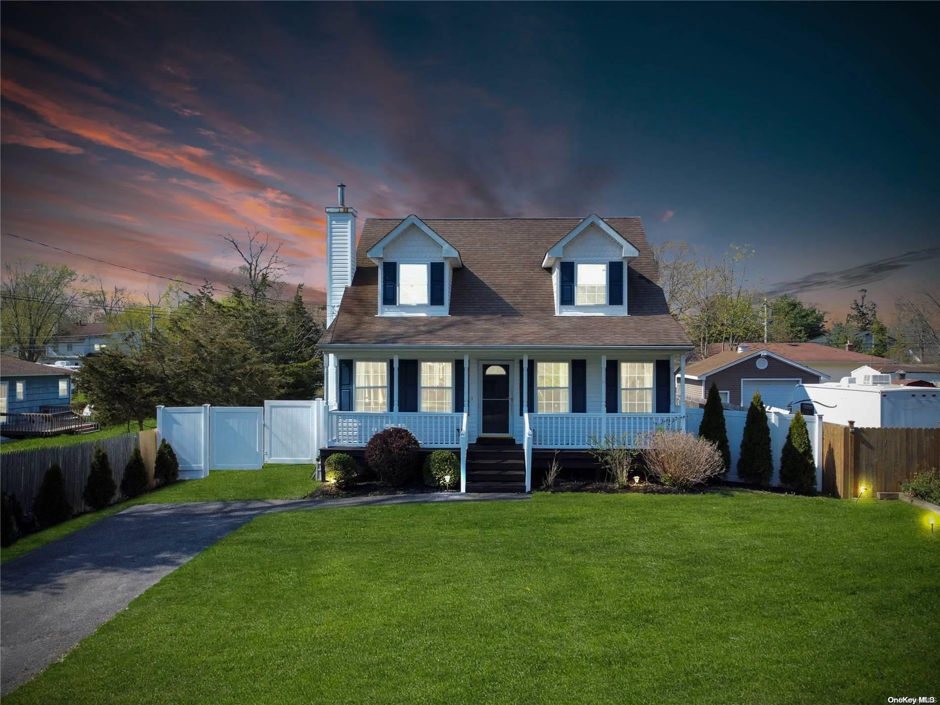 21 Hockey Road, Mastic Beach, NY 11951